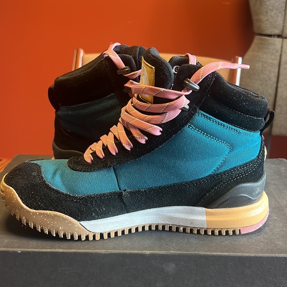 The North Face Back to Berkeley W hikers 7.5/38.5 - Picture 3 of 8